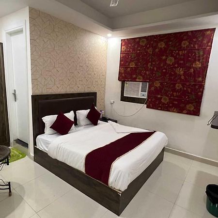 Hotel O Alpha Stay New Delhi Exteriör bild